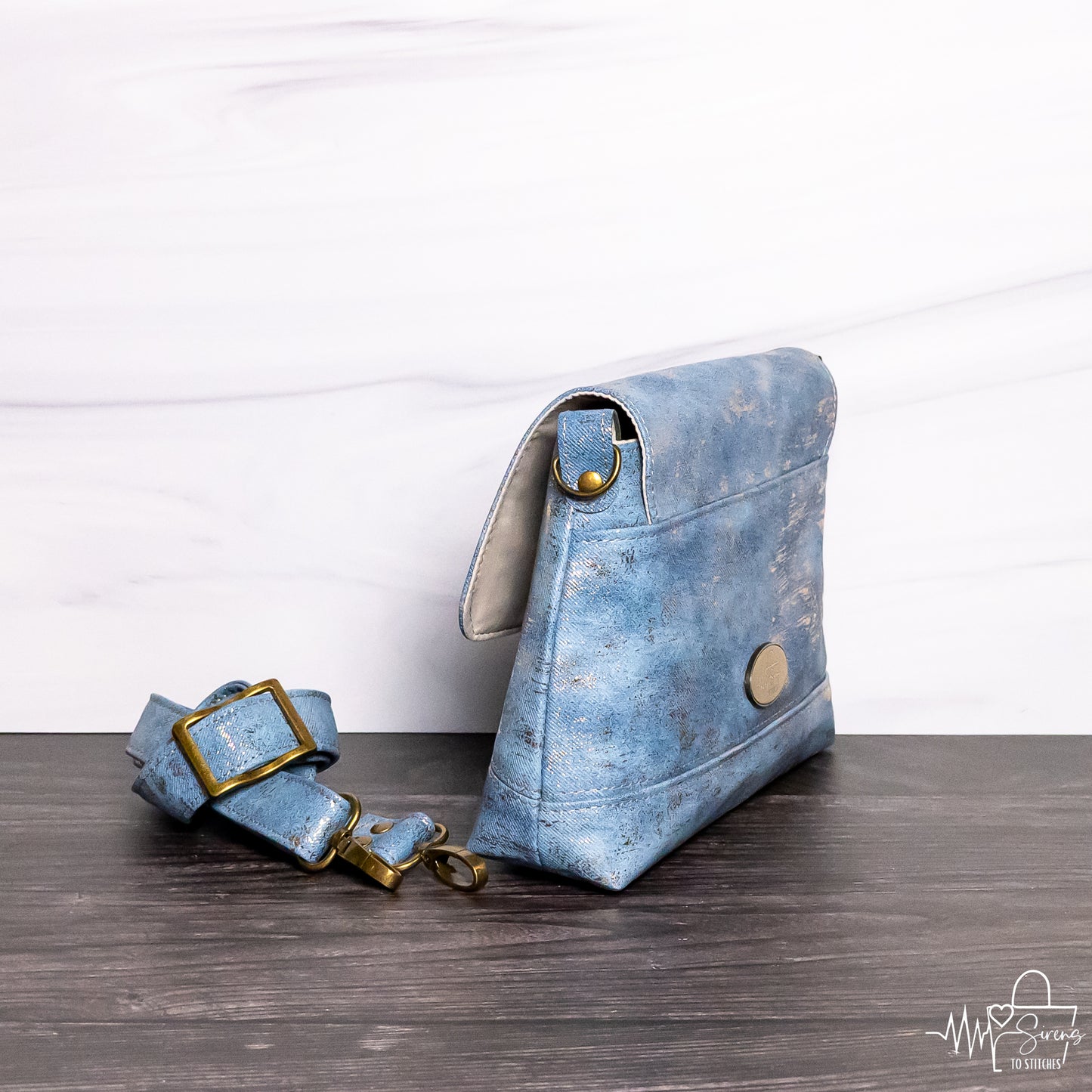 IRIS CROSSBODY