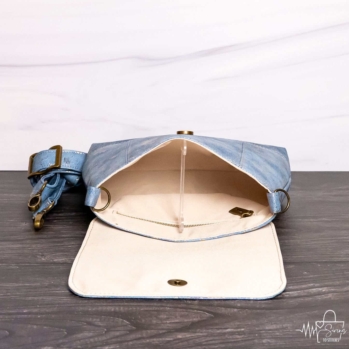 IRIS CROSSBODY