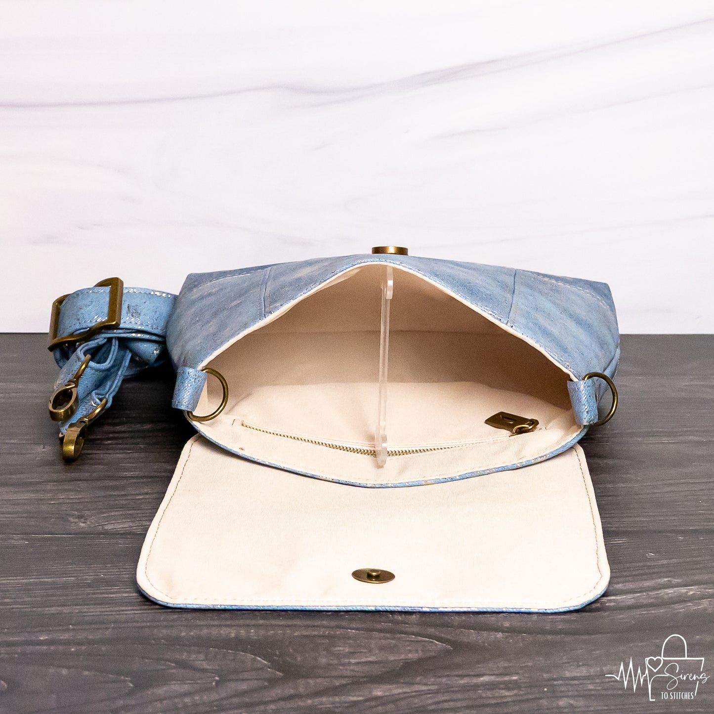 IRIS CROSSBODY