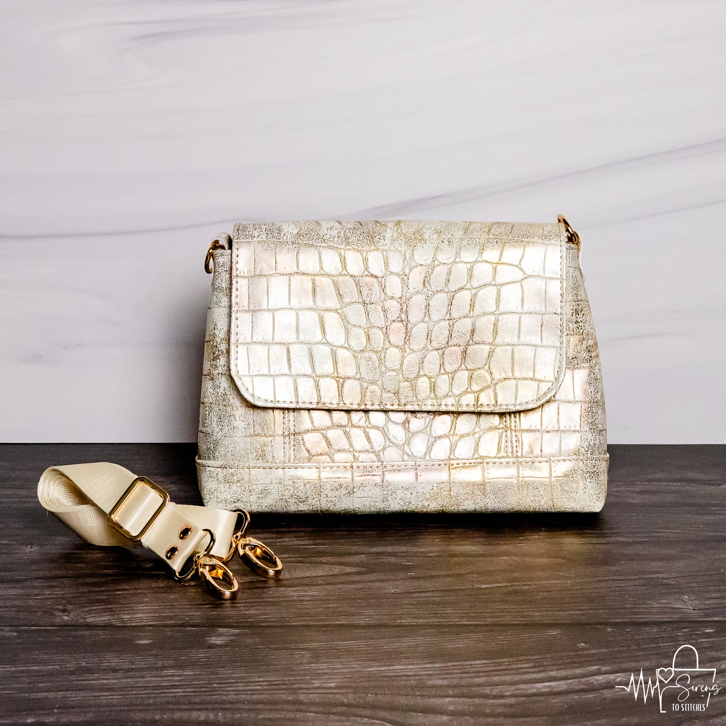 IRIS CROSSBODY