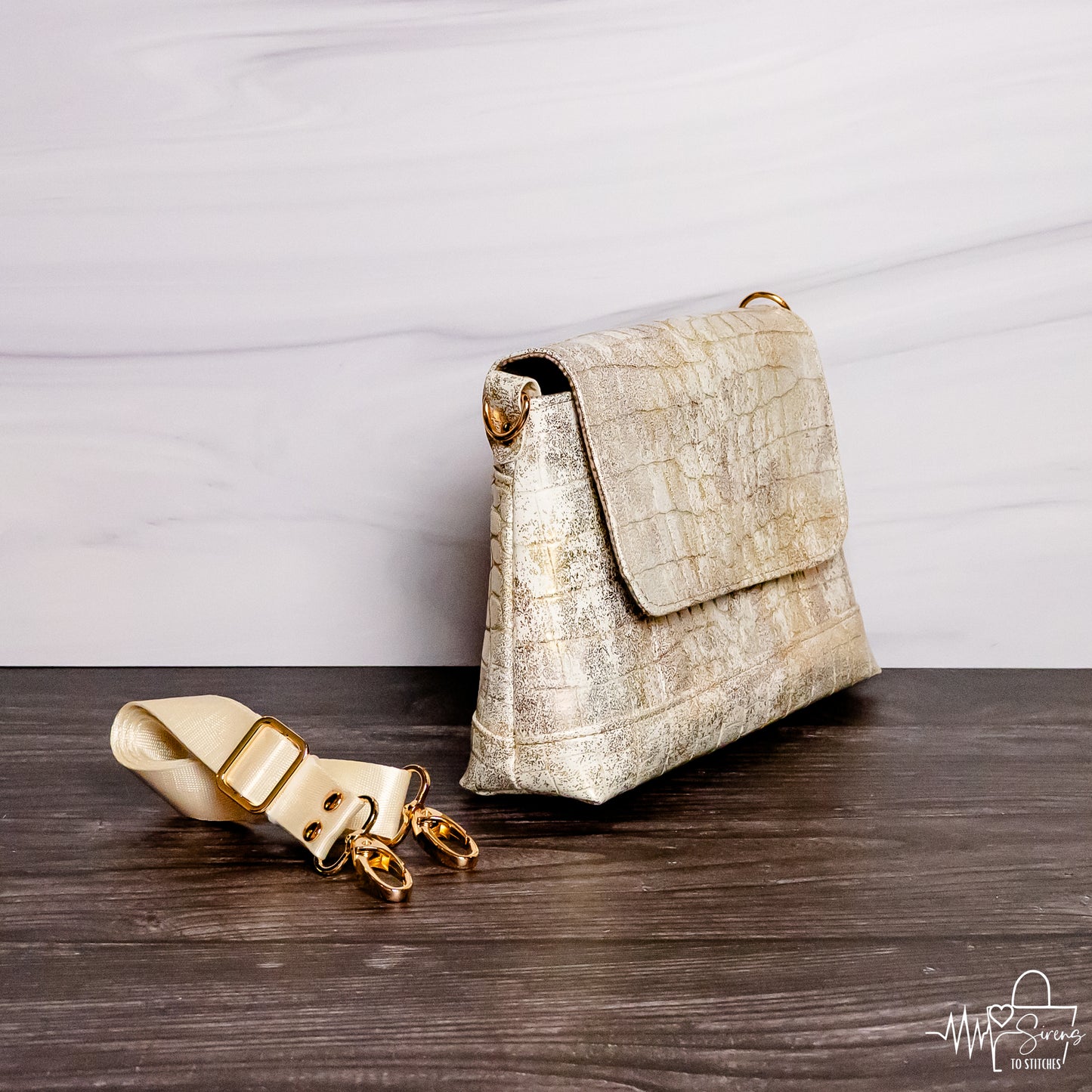 IRIS CROSSBODY
