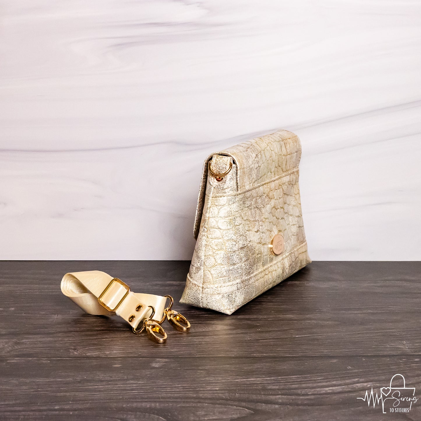 IRIS CROSSBODY