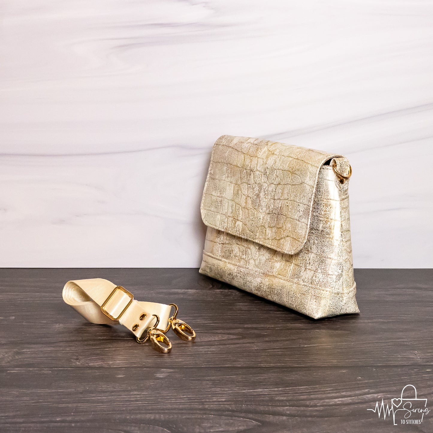 IRIS CROSSBODY