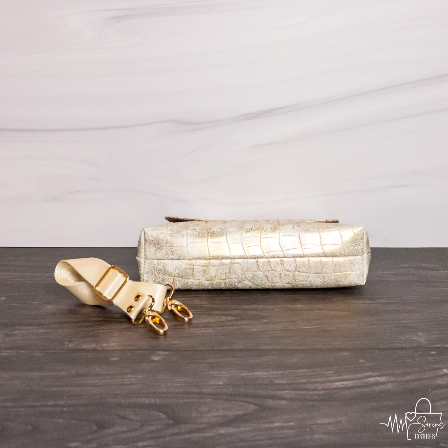 IRIS CROSSBODY