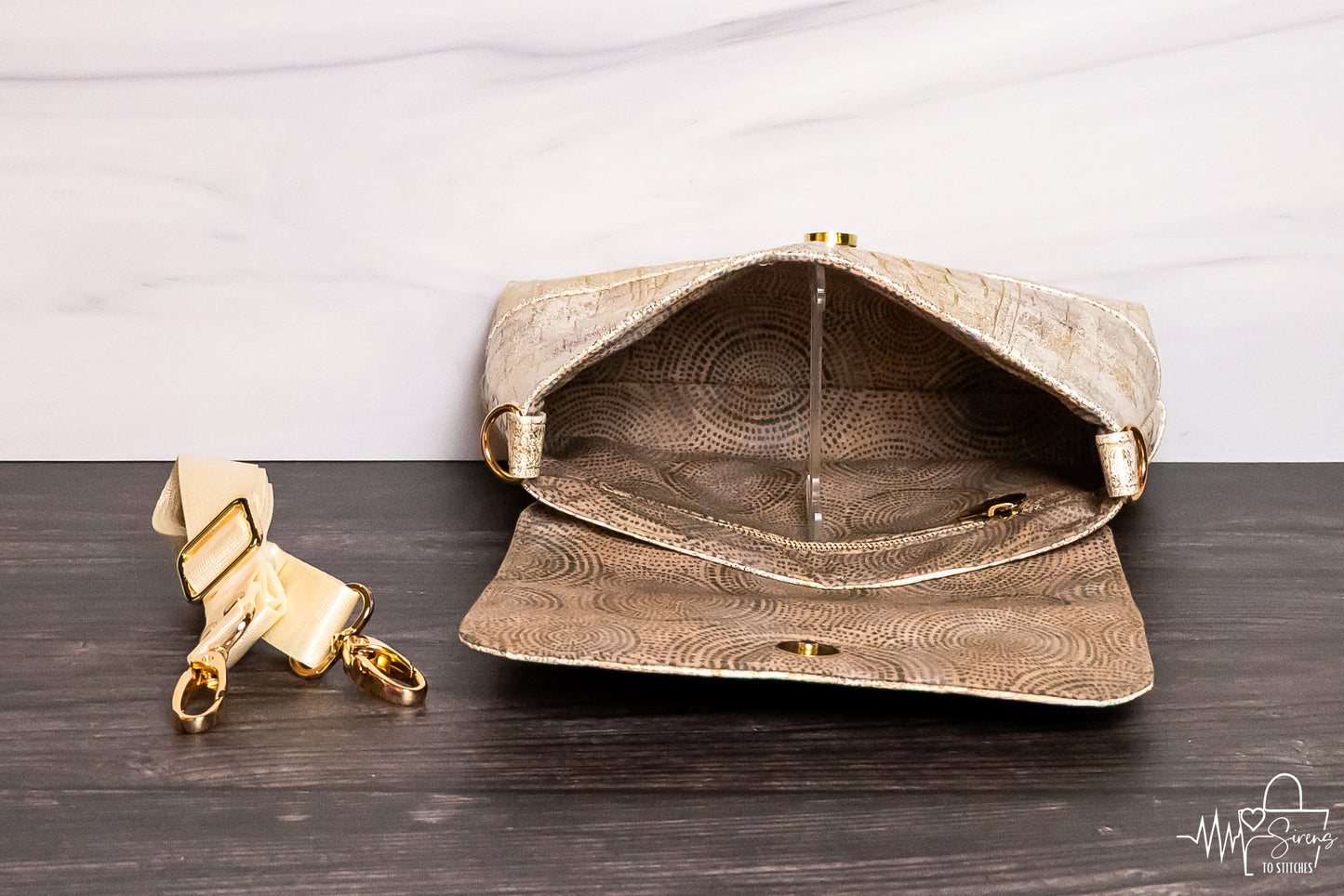 IRIS CROSSBODY