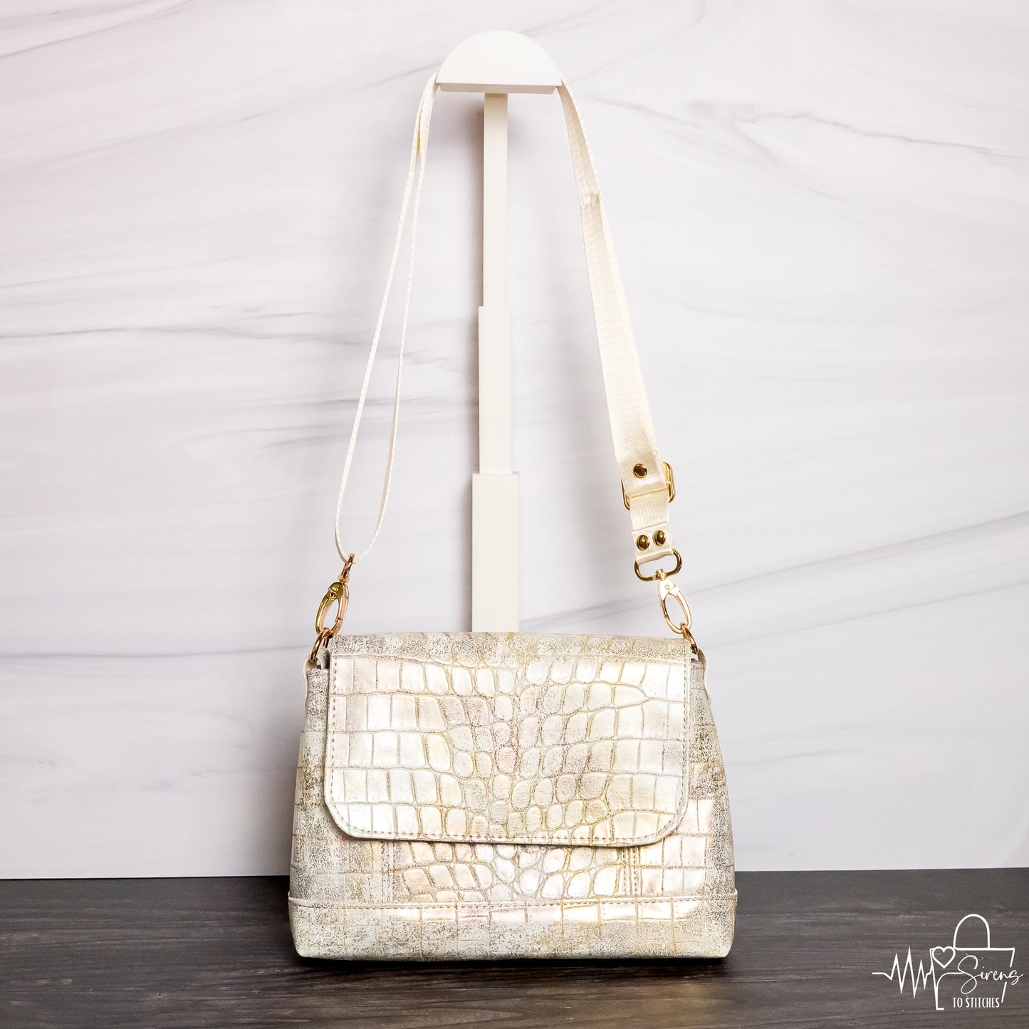 IRIS CROSSBODY