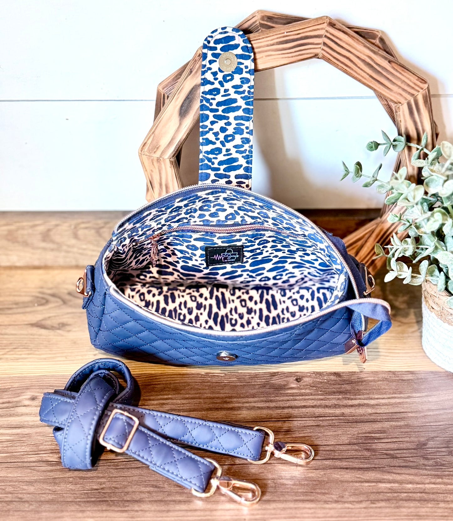 AVA SHOULDER BAG